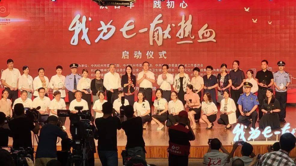 旋转的圆球